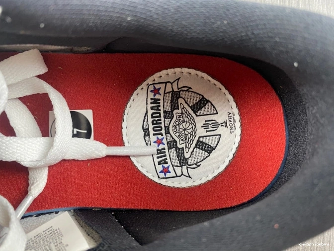 FN0432-017 JORDAN OG BLACK' TROPHY ROOM 'RED 1 AIR X LOW 0727